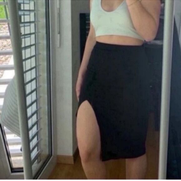 New Pencil Skirt With Front Slit a size XS - Picture 7 of 14